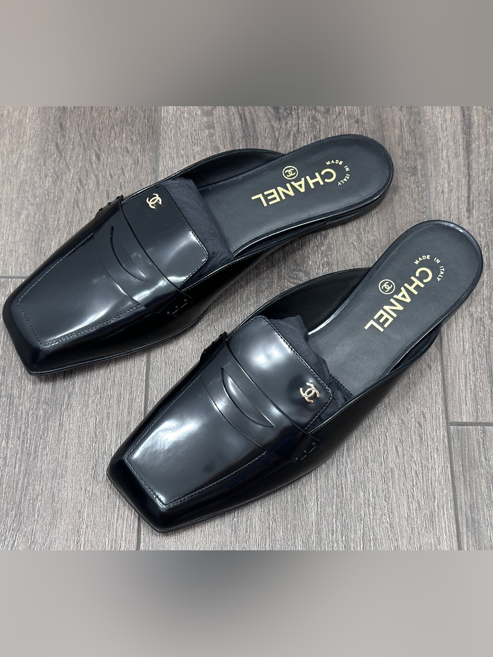 CHANEL NEW 2026 Black Patent Leather Slip-On Loafers SLIDES Gold CC HW size 38 - Picture 8 of 14